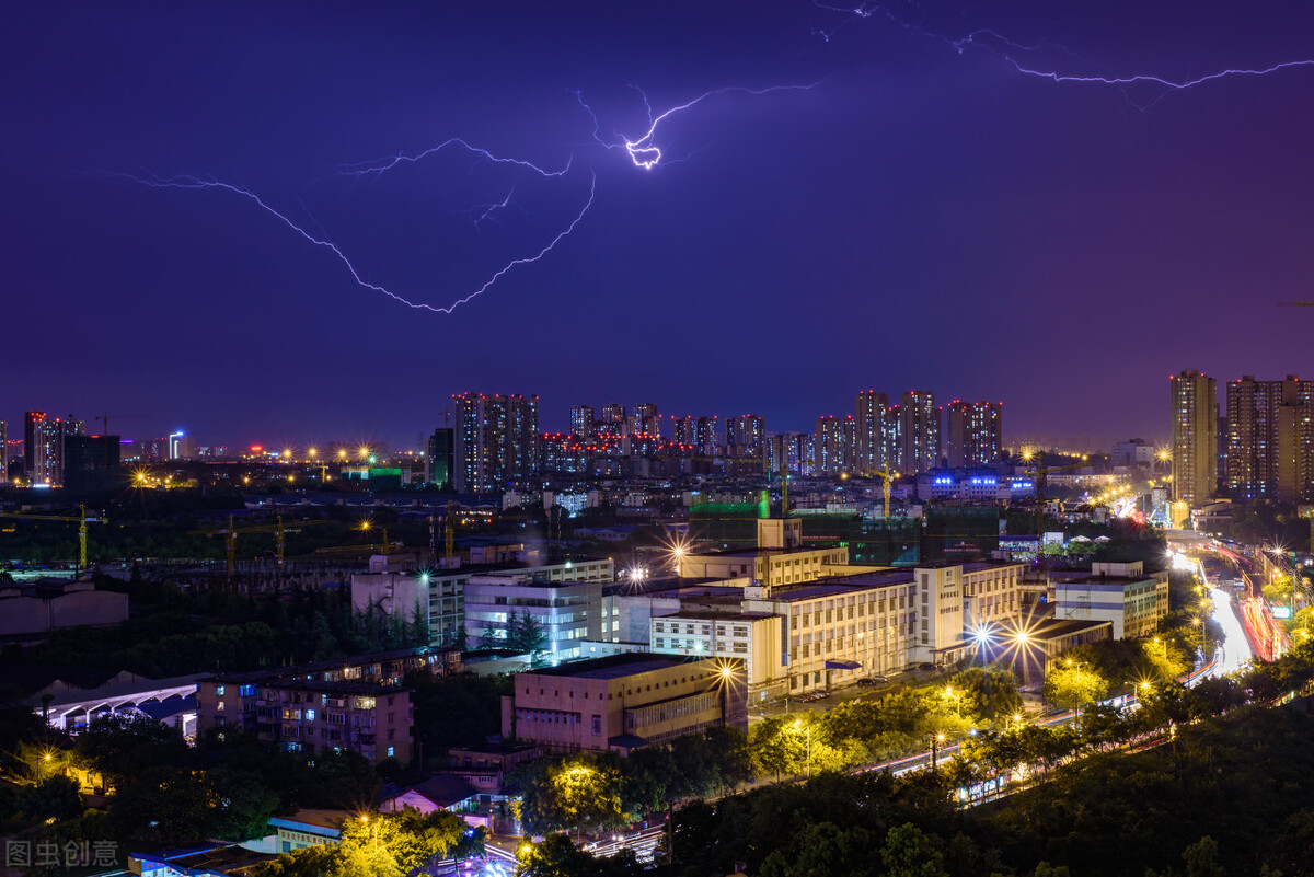 6首关于雷电的古诗词：雷电颁时令，阳和变岁寒