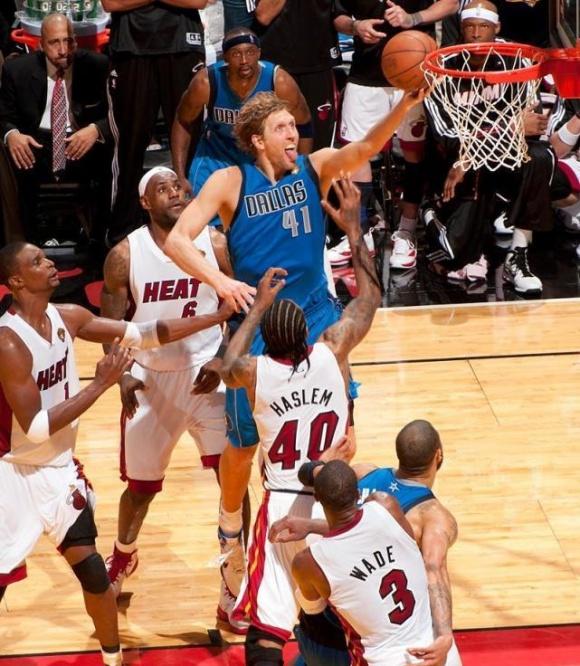 2008年NBA总决赛第六场(NBA总决赛上那些伟大的复仇（1）：科比浴火重生，詹姆斯无辜躺枪)