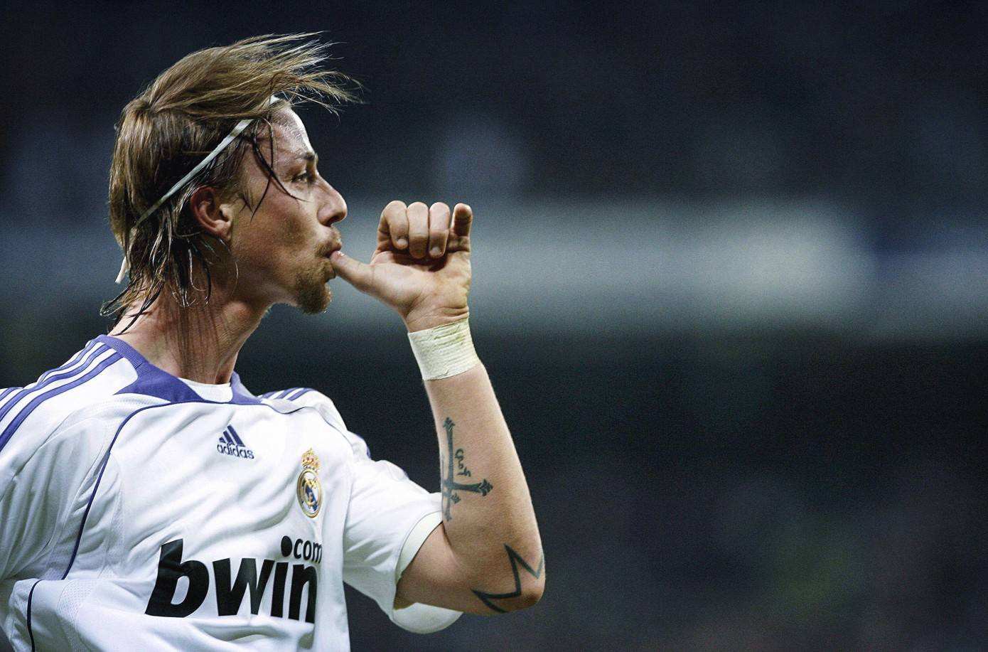 足球传球大师（回顾世界足坛历史十大传球高手：西班牙多达三人，现役仅两人！）-趣拿体育