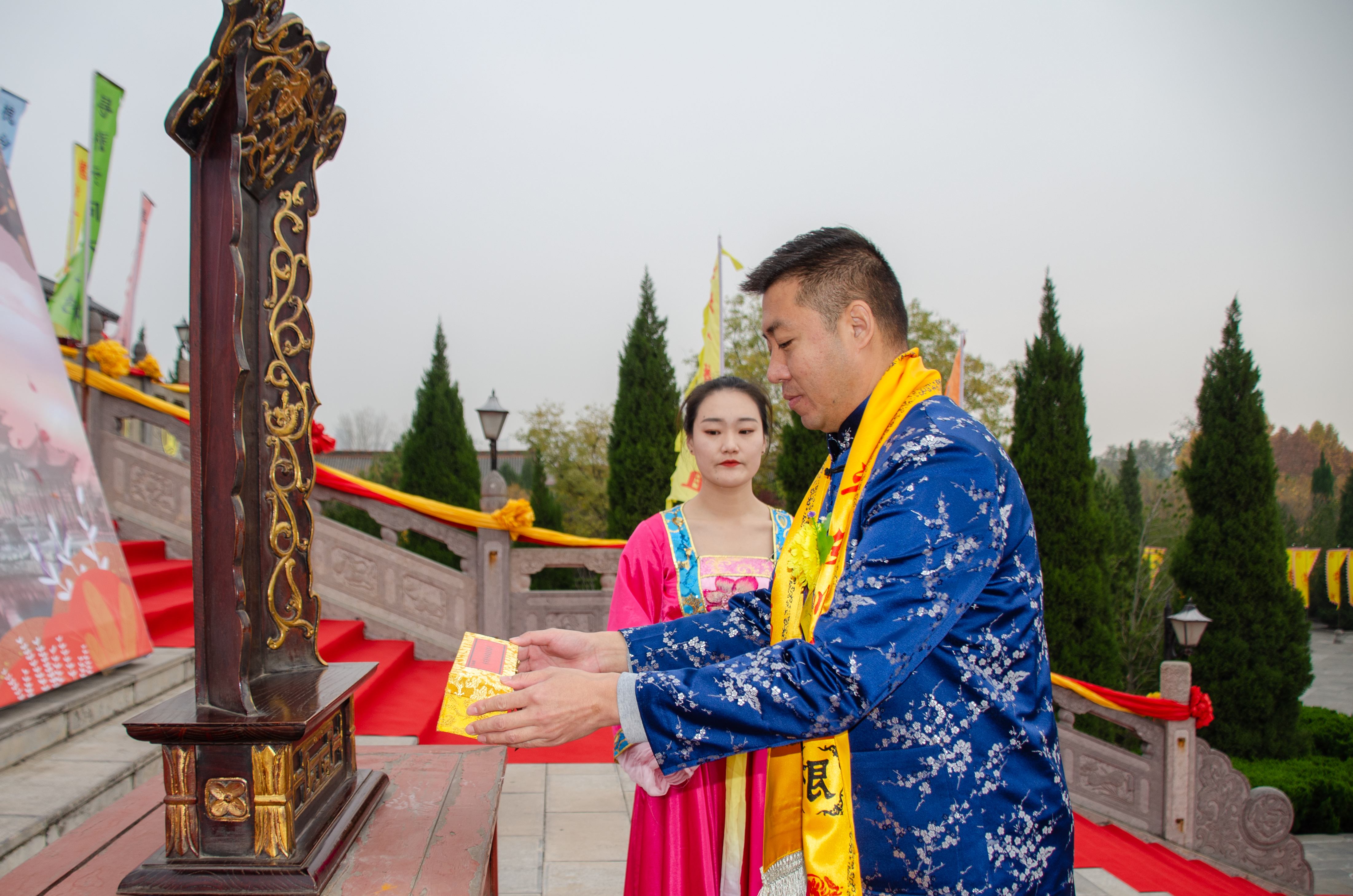 槐裔寄乡愁•大槐树寻根祭祖园举办寒衣节祭祖大典