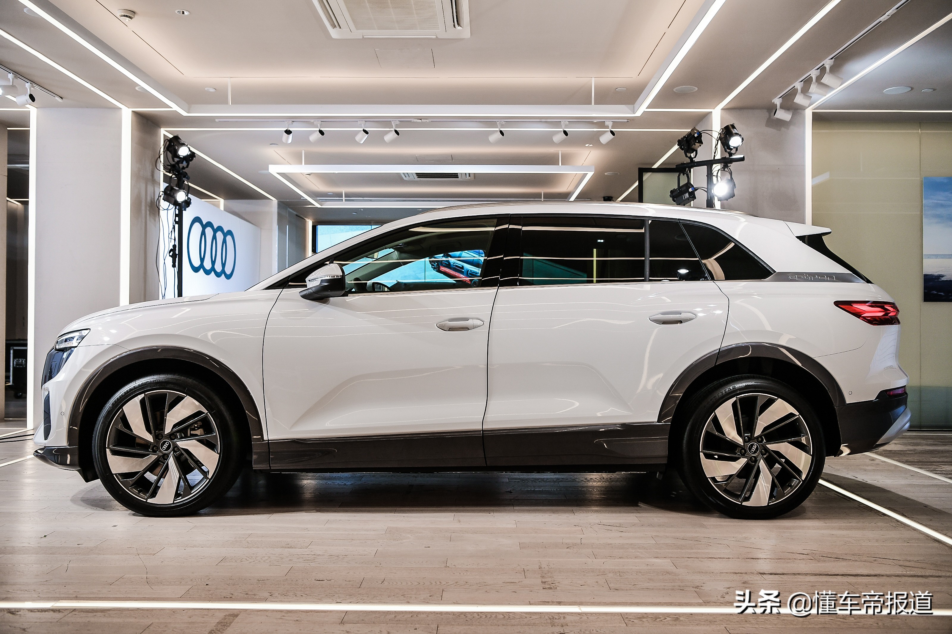 新车 | 比Q5L实用！奥迪Q5 e-tron电动SUV发布，提供大6座/7座布局