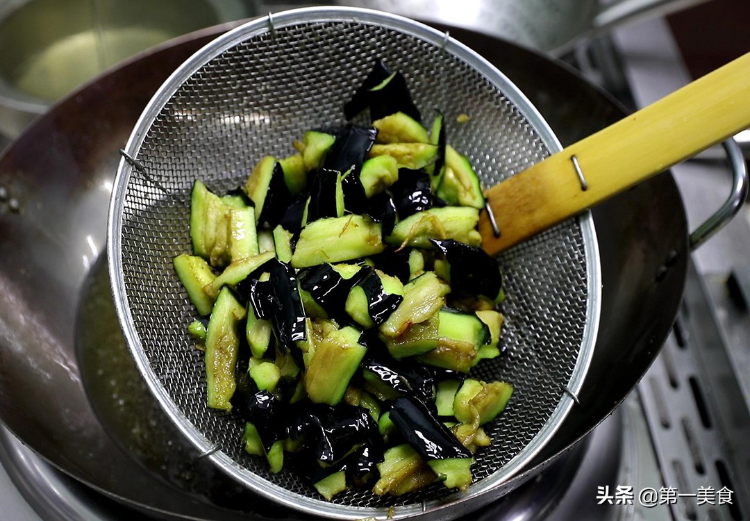 茄子的做法,茄子的做法怎么做好吃又簡單