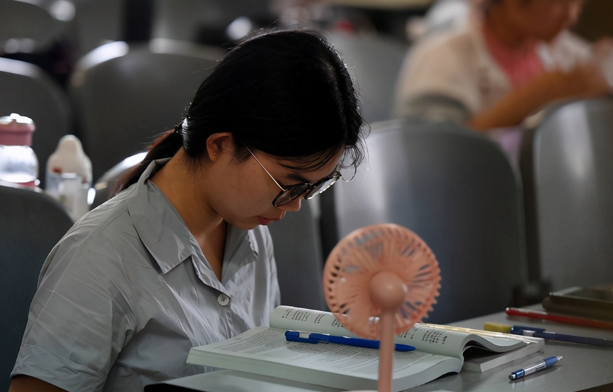 如何争取大学“保研”资格？这4个条件很关键，学生有必要知晓