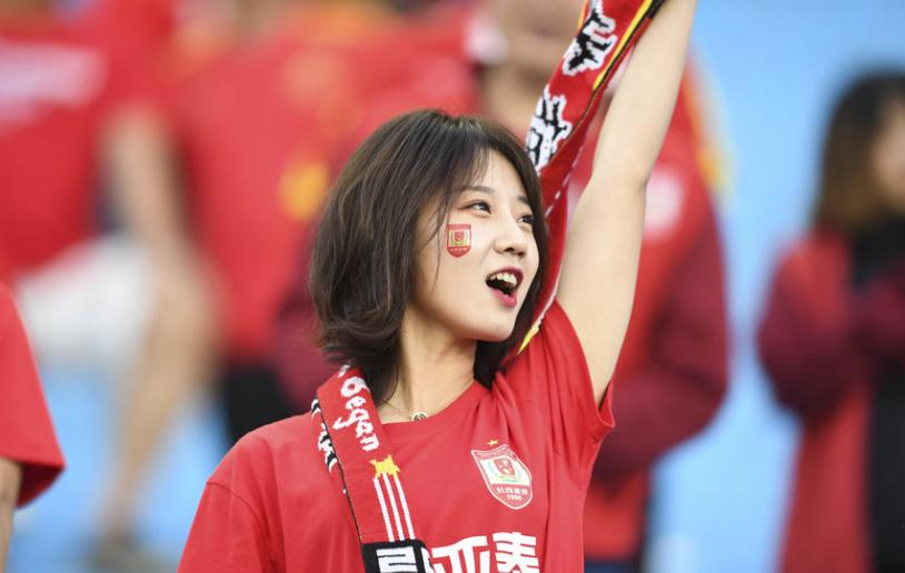 中超球迷都是什么職業（中超球迷多為中產階級！足協：本科及以上84%，10萬元及以上83%）