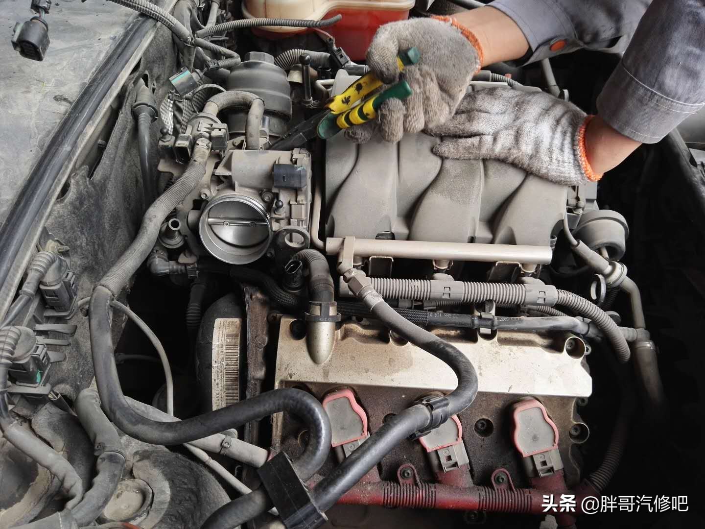 12年车龄23万公里奥迪A6L，2.4V6发动机全方位漏油维修