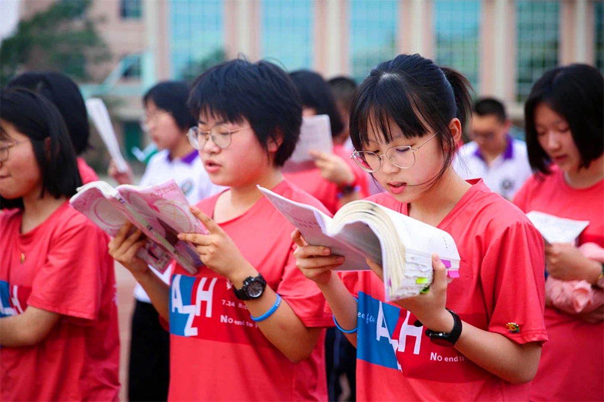 衡水中学女学霸，689分勇夺9省文科状元，成功背后是3年不玩手机