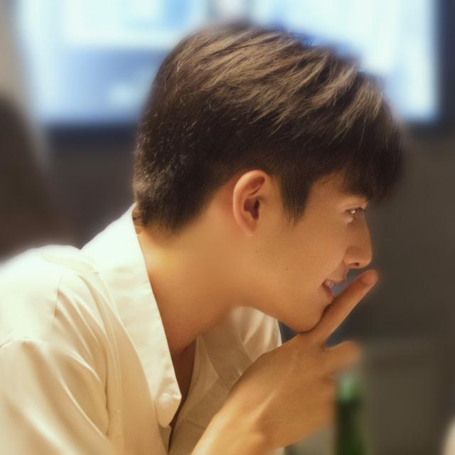 宋威龍深夜發文感慨，卻被吐槽文化低，學歷真的重要嗎？