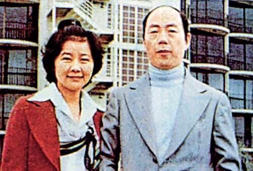 香港痴情女首富：建318米高楼示爱，寻夫17年被骗20亿