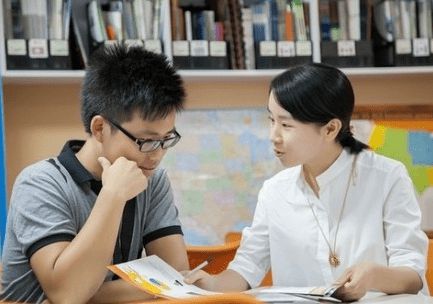 “文言文式”假条走红网络引热议：学生个个是人才，辛苦老师了