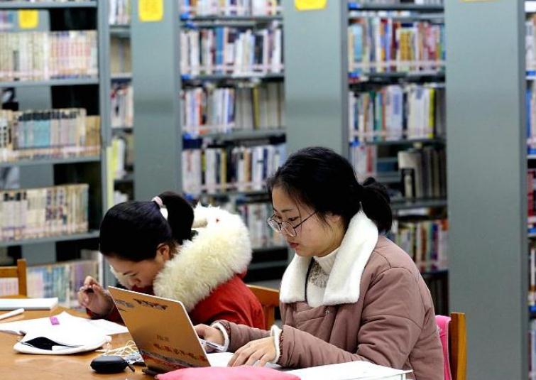 教资人有多难：“上午没素质，下午没能力”，考完试只有核酸过了