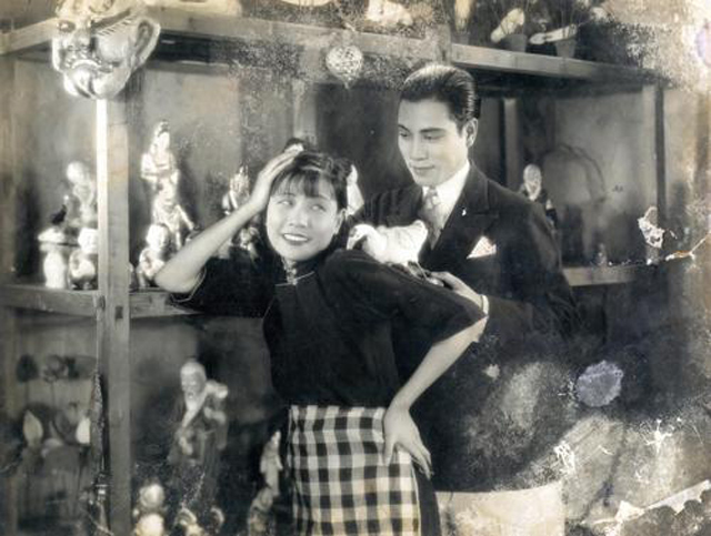 珠儿(中)今天小格电影为您介绍一部三十年代的中国黑白默片《小玩意》