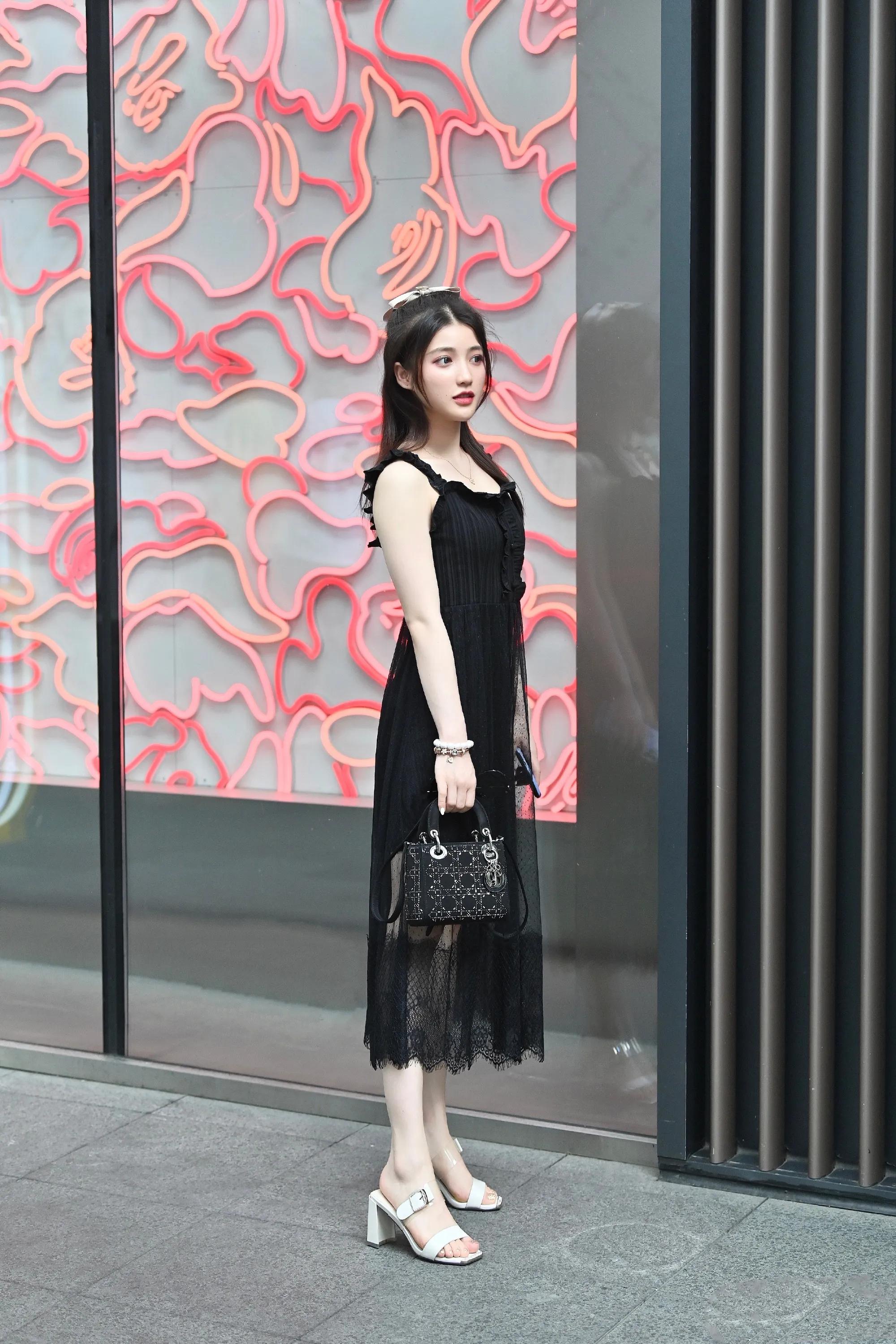 街拍美图 时尚穿搭 青春靓丽的小姐姐们