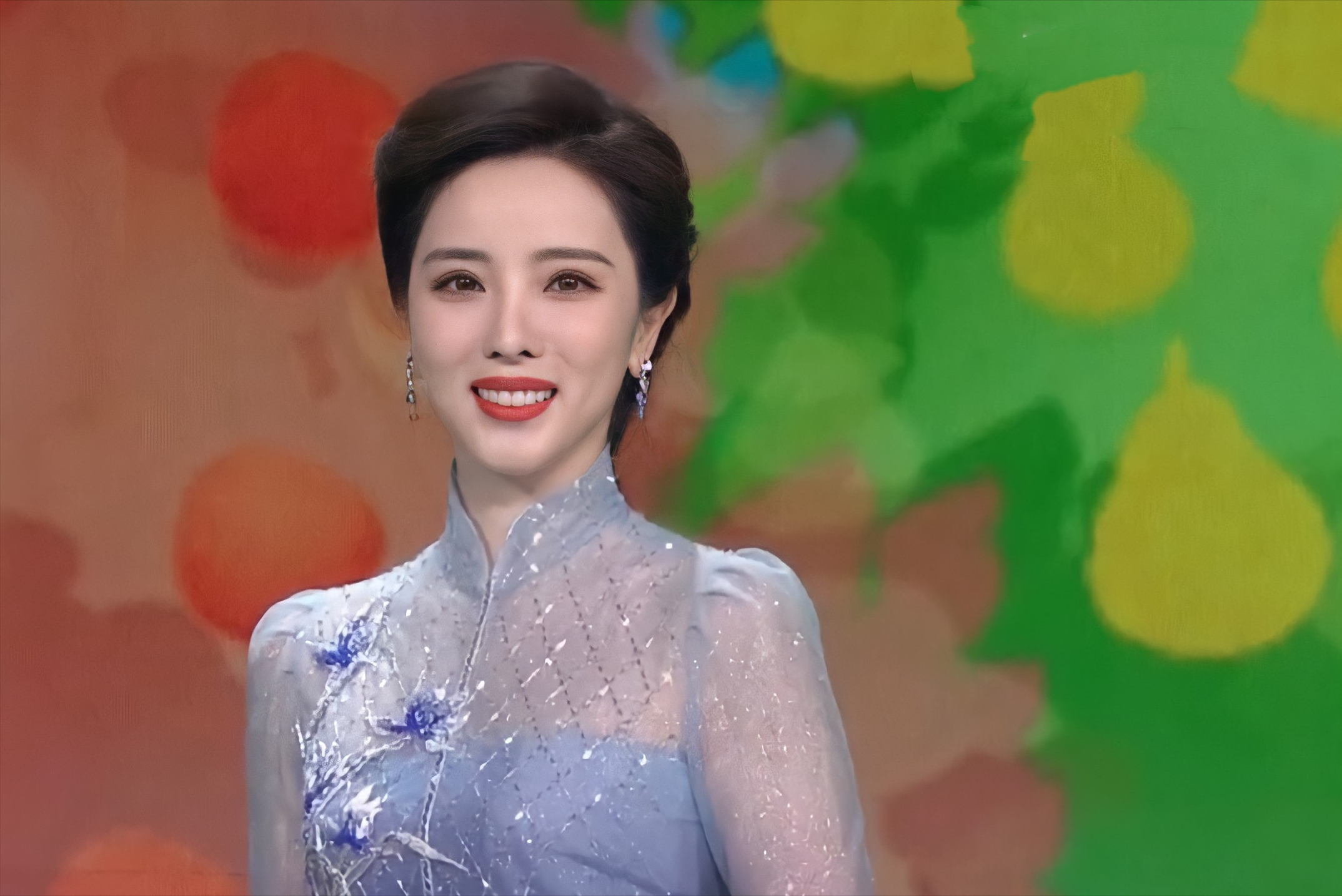 李思思:19岁进央视实习!主持春晚9年,却被造谣嫁60 岁富商?