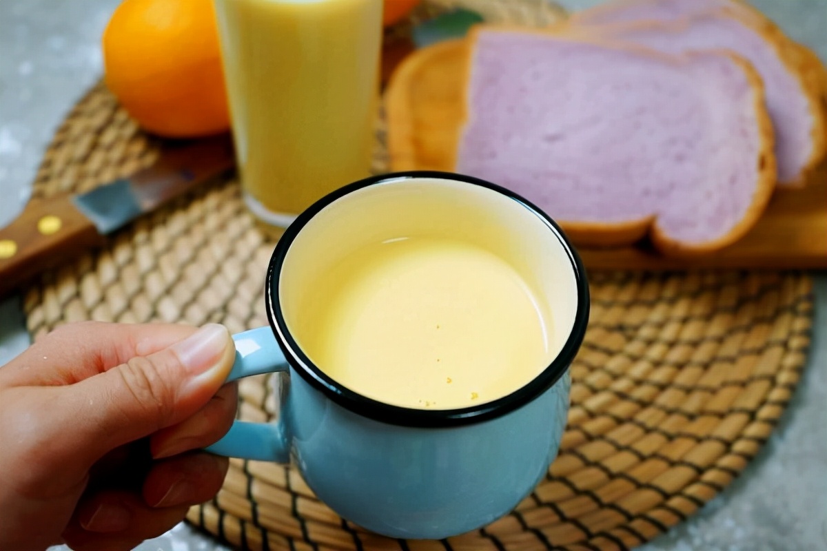 喝奶茶会胖,不如喝一杯热乎乎的牛奶玉米汁,营养又瘦身