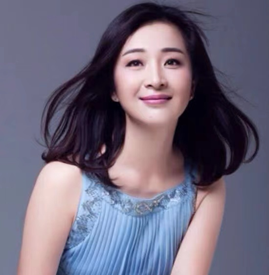 张嘉译和杜珺,王海燕的恩怨情事:前妻的薄情,太伤人