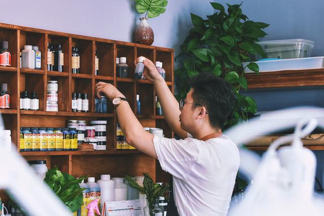 手工皮具基础班：工艺、工具、皮料、版型我们应该从哪开始学习