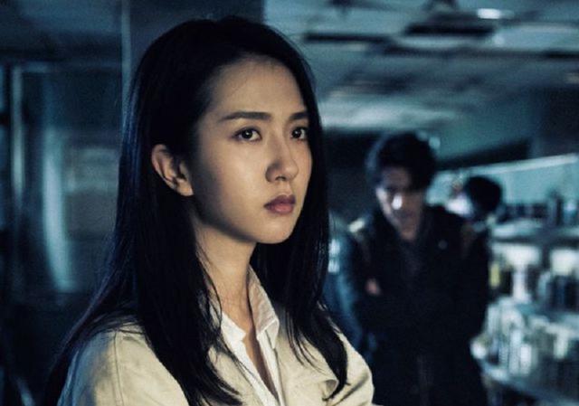 女大学生插足四口之家，发朋友圈秀恩爱被发现，还嚣张挑衅原配