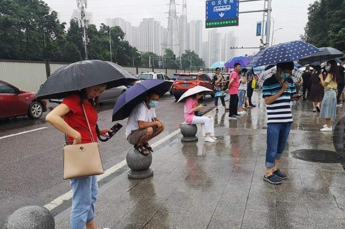 学生中高考当天，家长有必要“全程陪考”吗？聪明家长都这样做