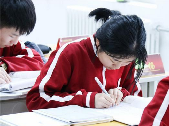 不同学历毕业生月薪差别多大？看完图就知道了，中考真的很重要