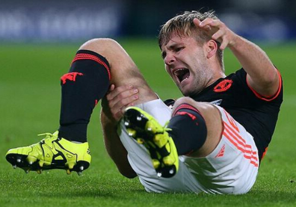 卢克肖便为英格兰首开纪录（决赛进球的卢克肖生日快乐：不用穆里尼奥的大脑，一样能涅槃重生）