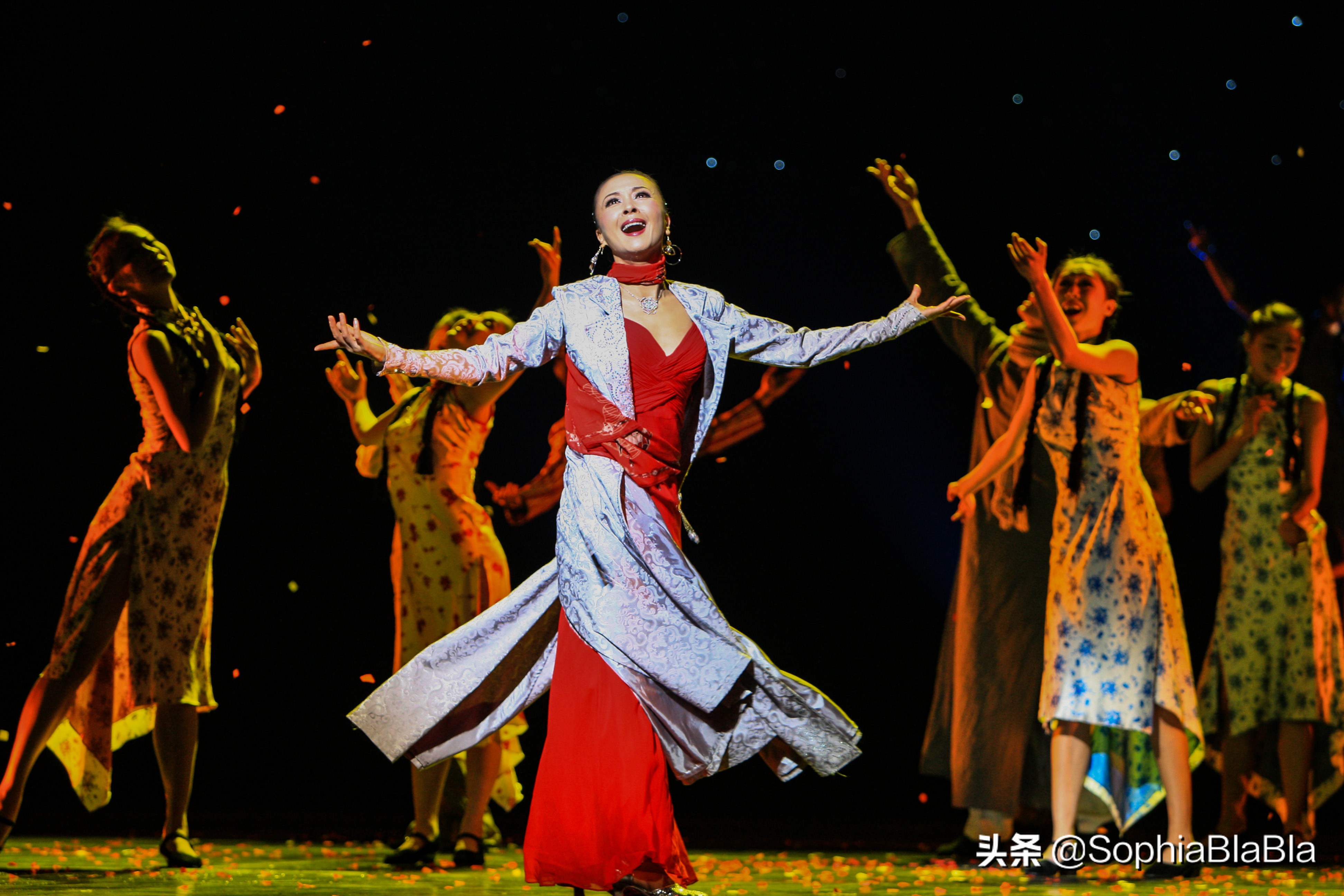 今日,听闻舞蹈家,演员周洁驾鹤西去,我们无奈和惋惜生命之脆弱和不可