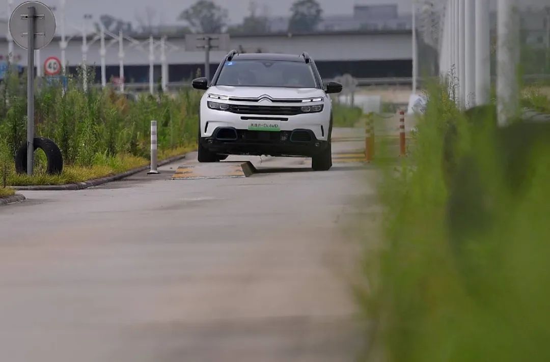 试驾天逸PHEV：原来法系浪漫，也会变得懂中国人