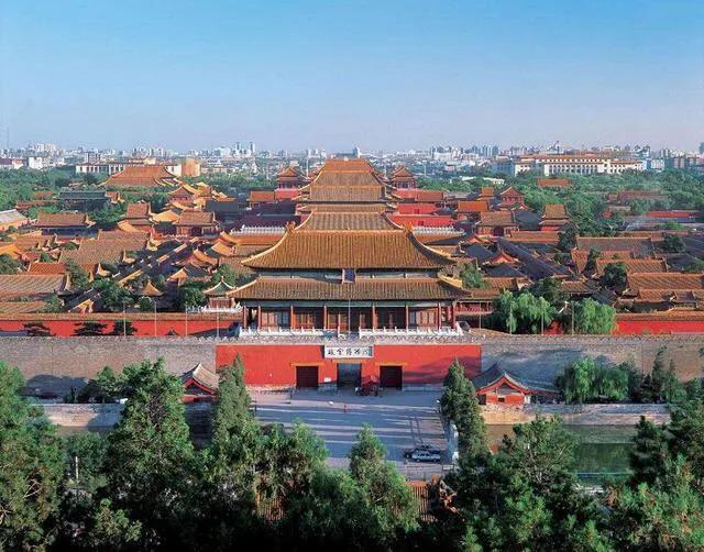 嫁入的豪門王豔,跪著給婆婆洗腳,親生兒子罵他是豬頭