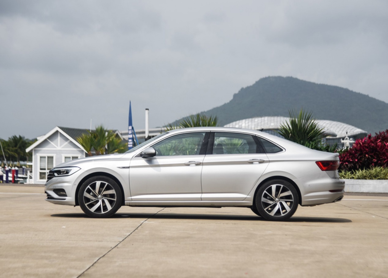 油耗更低,加速更快,车速更高,全新一代速腾1.2t力压同级