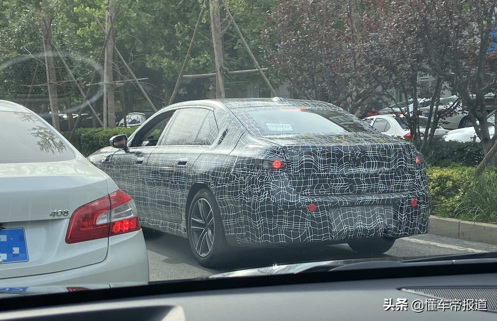 新车 | 奔驰S级、奥迪A8L接招！宝马一代7系要来了，动力曝光