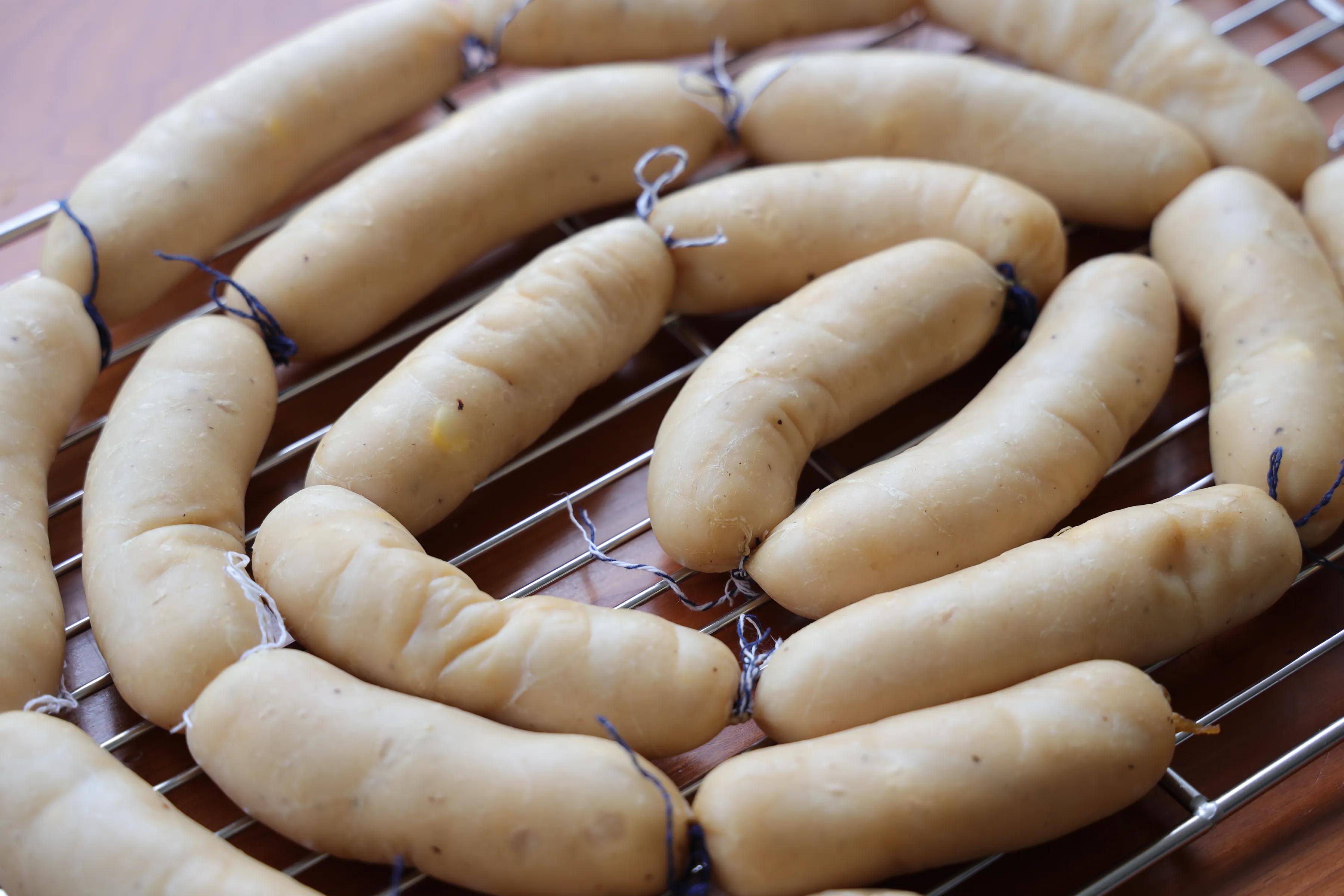 鸡胸肉别水煮，试试做成脆皮肠，低油低脂，煎一煎超级方便又健康