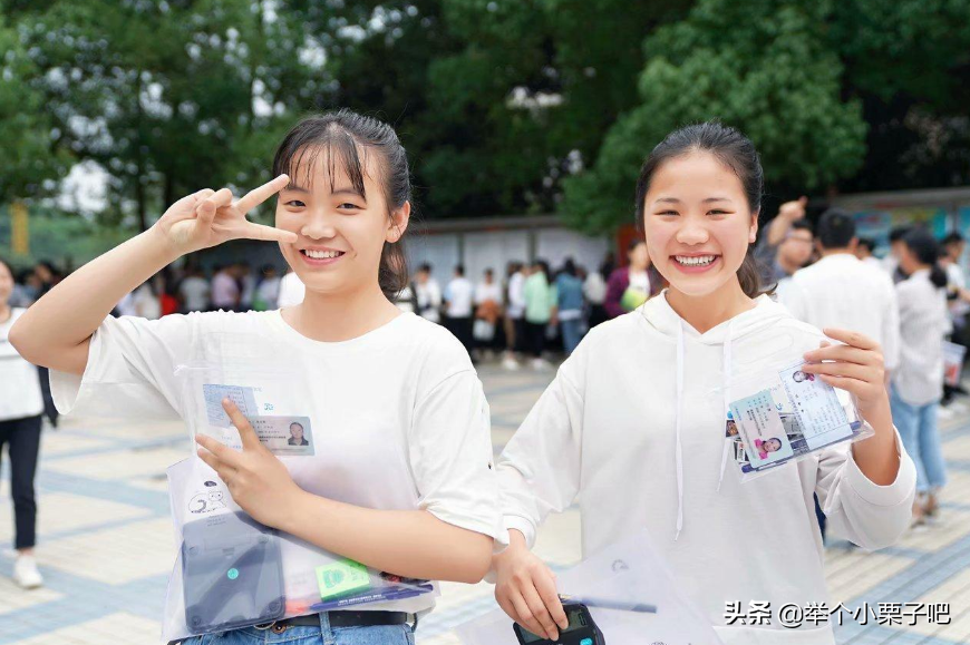 高考“满分”作文，755字的作文却老师都认不全，网友：看个寂寞