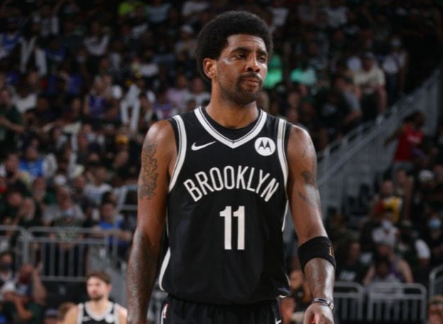 為什么nba球星不肯打疫苗</h2>

<p>　　其實對于歐文最終會選擇接種這件事，我很早之前就預(yù)料到了這個結(jié)果。畢竟沒有人會和錢過不去。如果歐文不選擇接種的話，他將會因此缺席籃網(wǎng)隊主場比賽。根據(jù)NBA和球員工會達成歐文的協(xié)議，歐文若是因此缺席一場比賽的話，每場將會有高達38.1萬的損失。NBA和球員工會動真格的了，歐文屈服就成為必然。</p>

<p>　　<img alt=