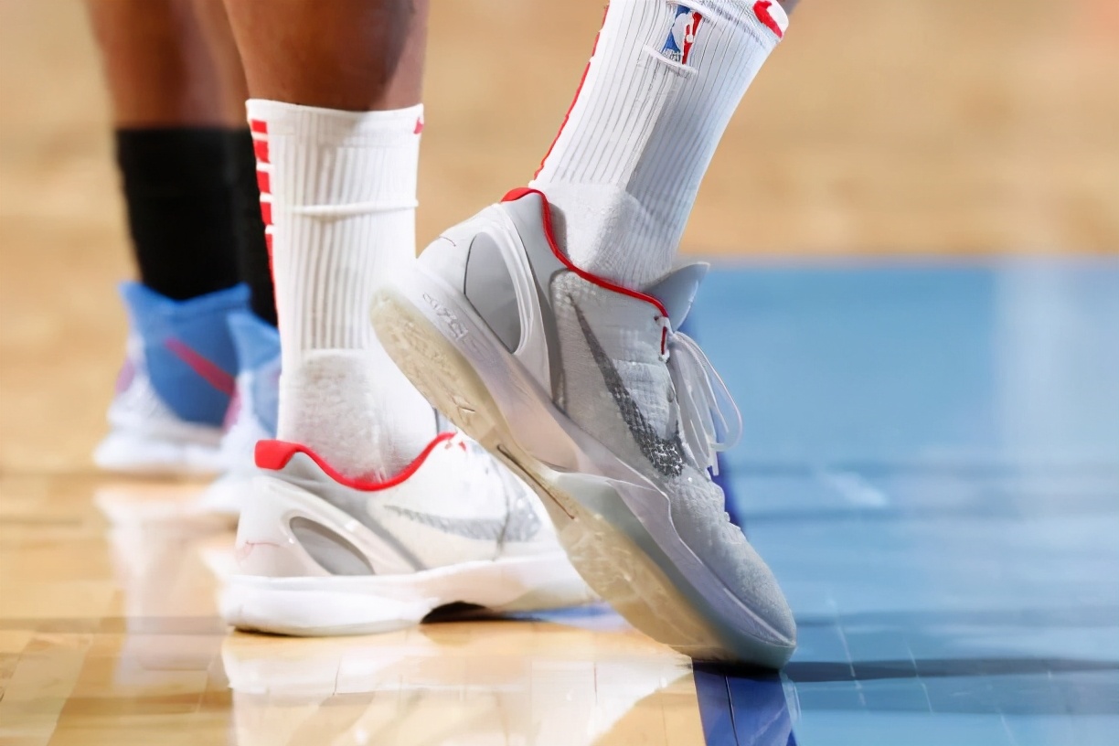 nba球员上脚aj35(NBA球员上脚：塔克穿AJ35北卡蓝，NBA全明星球衣来了)
