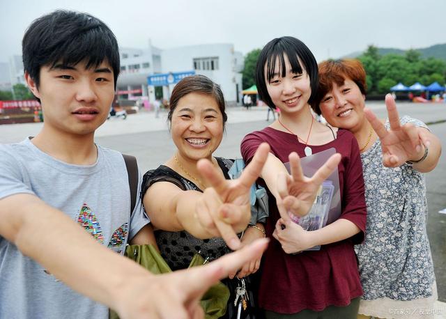 来啦！高考录取查询时间来了，家长：就等这一天了