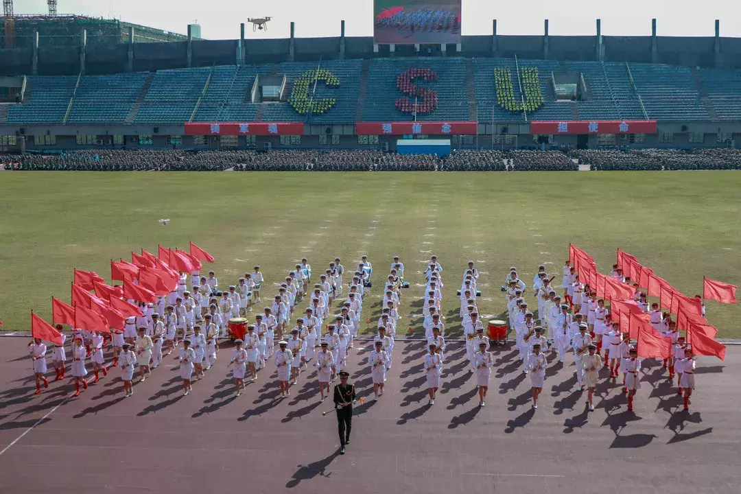 2019级中南大学本科新生完成军训，雄姿英发展风采！