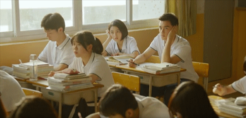 张子枫翻车？高考生做网红、玩私奔、恋爱公开，这电影就是笑话