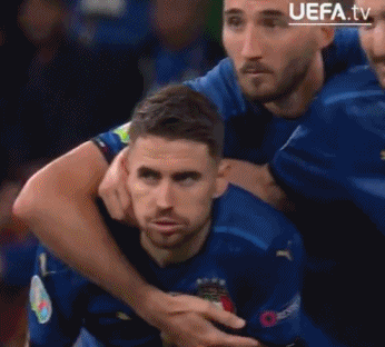 萨卡罚丢点球前（玄学？基耶利尼：萨卡罚丢点球前 我念咒语诅咒了他）