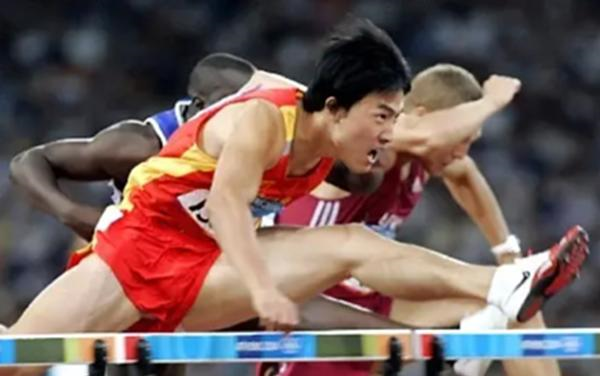 为什么都骂刘翔(苏炳添进决赛封神,当年奥运夺金的刘翔,为何被骂了整