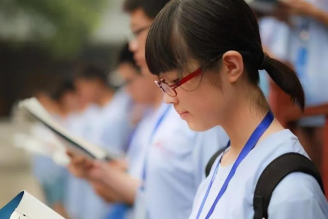 新高考“3+1+2”模式下，两门学科人气骤降，老师遇“职业危机”