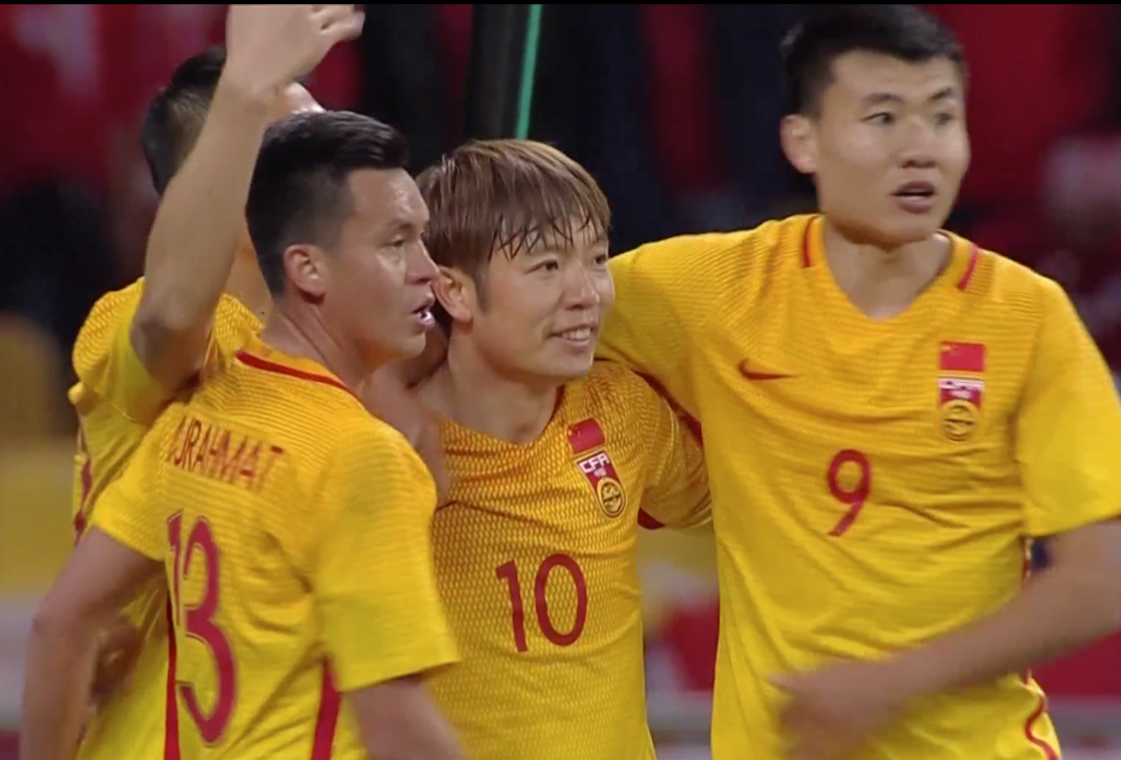 中国世界杯击中门框(2-0！中国足球终于赢了，结束6场不胜尴尬，送对手东亚杯9连败)