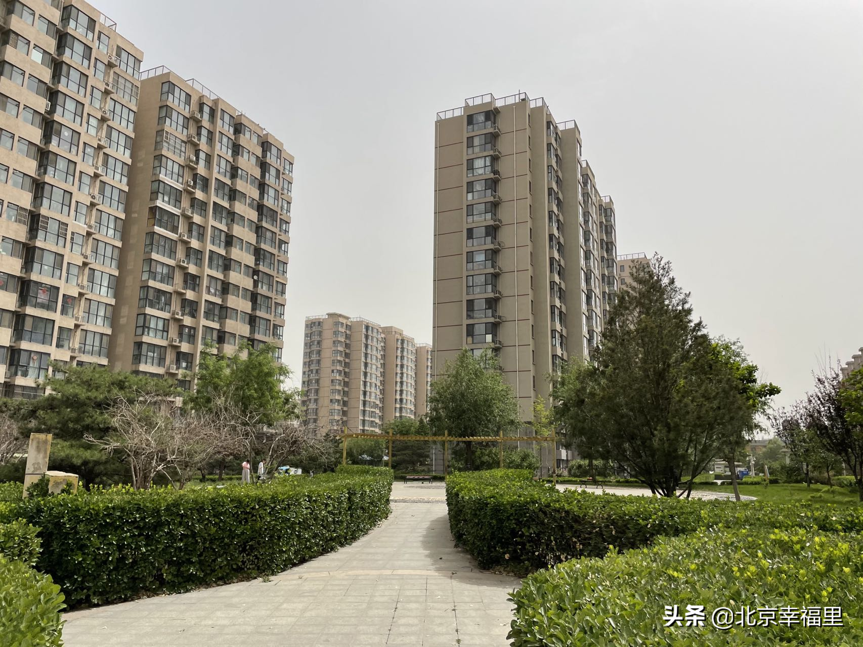 地铁加持，配套丰富，看良乡热门小区长啥样？