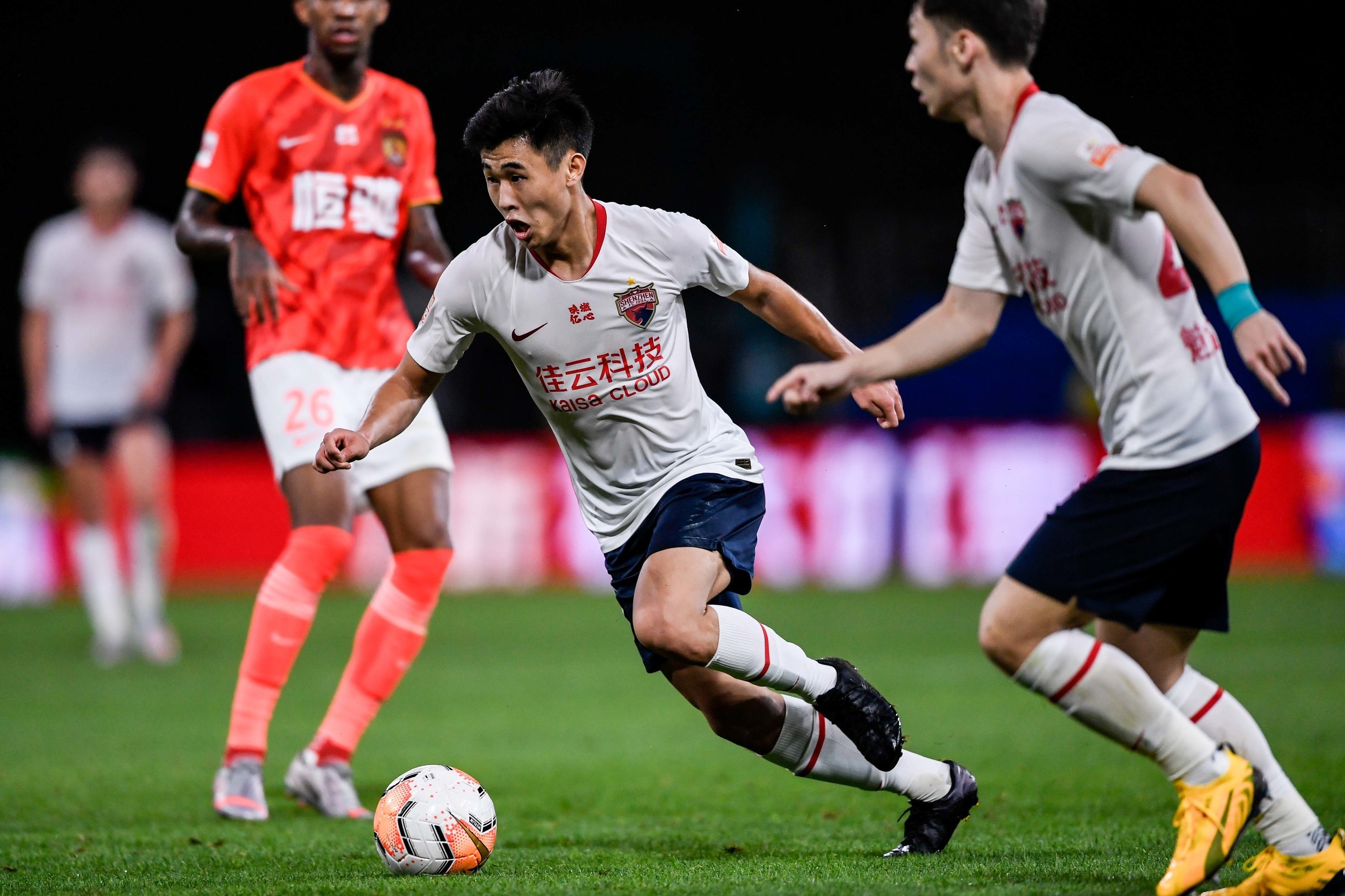 保利尼奥和费南多的进球（恒大“太会玩”了：保利尼奥直传，塔利斯卡胯下漏球，费南多爆射）