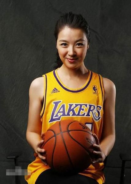 篮球公园女主持人王洁图片