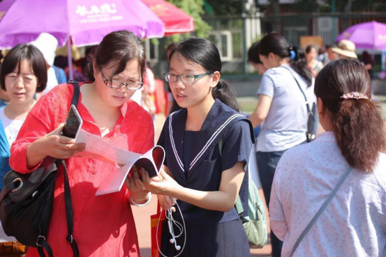 国内“财经类”高校排名，第一名表现不错，中央财大有些“惋惜”