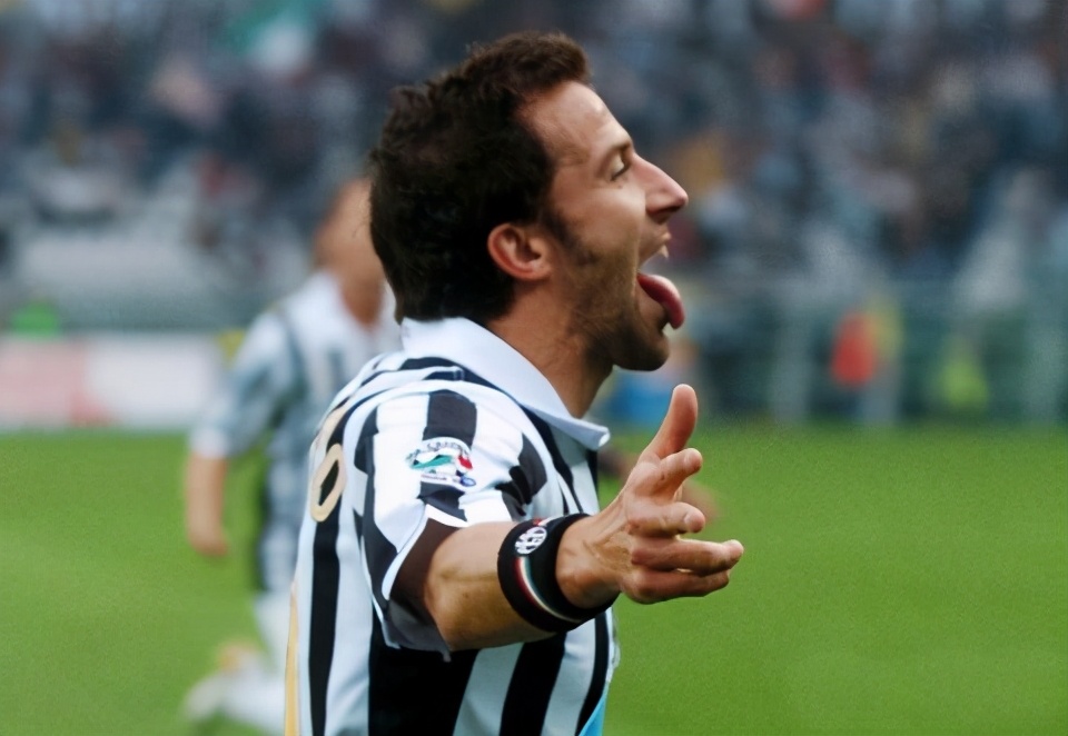 托蒂和皮耶罗谁强(10号对比10号 同样巅峰的托蒂跟皮耶罗 到底谁更强