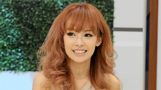 丁小芹 sugizo(丁小芹罪成入狱之日消失不见,爆料杨千嬅老公抠门,被