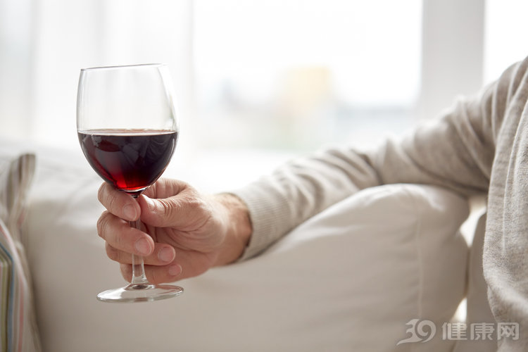 有没有快速解酒的方法？向你坦白：果汁、蜂蜜通通没用！