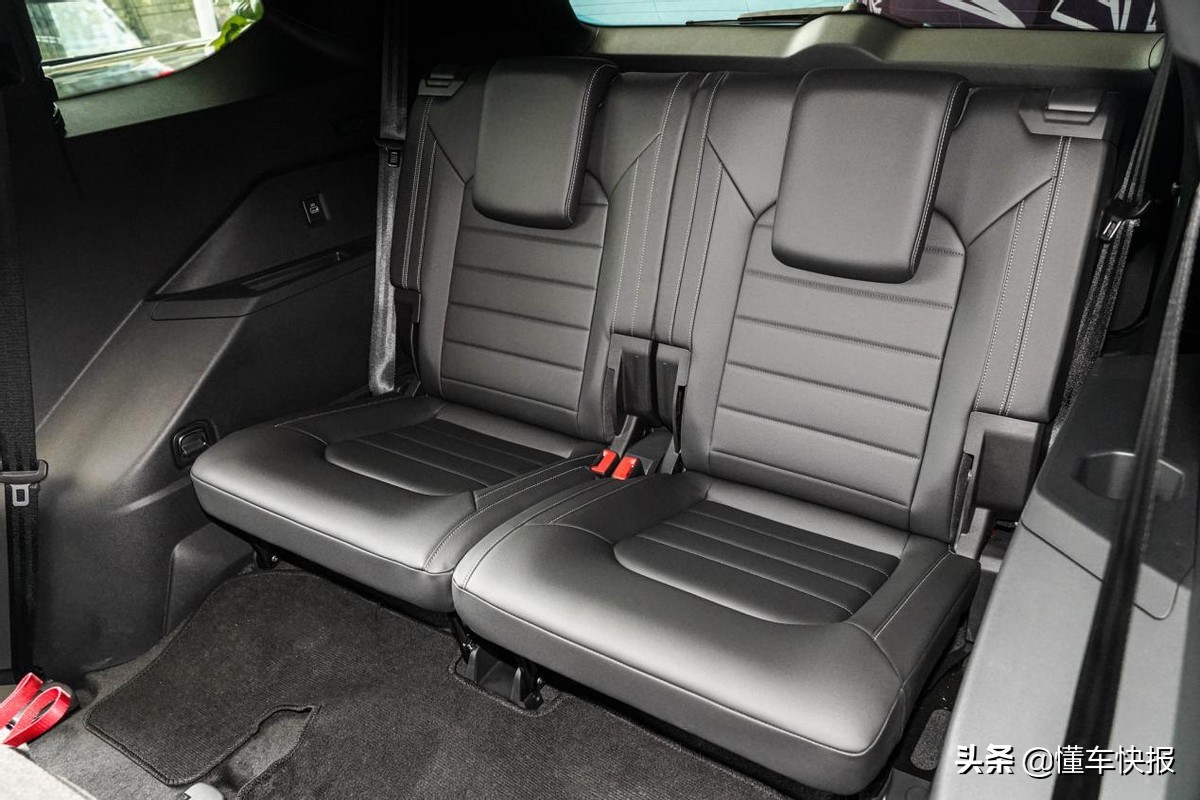 尺寸够大、配置具备豪华感，到店探访大众全新SUV揽境