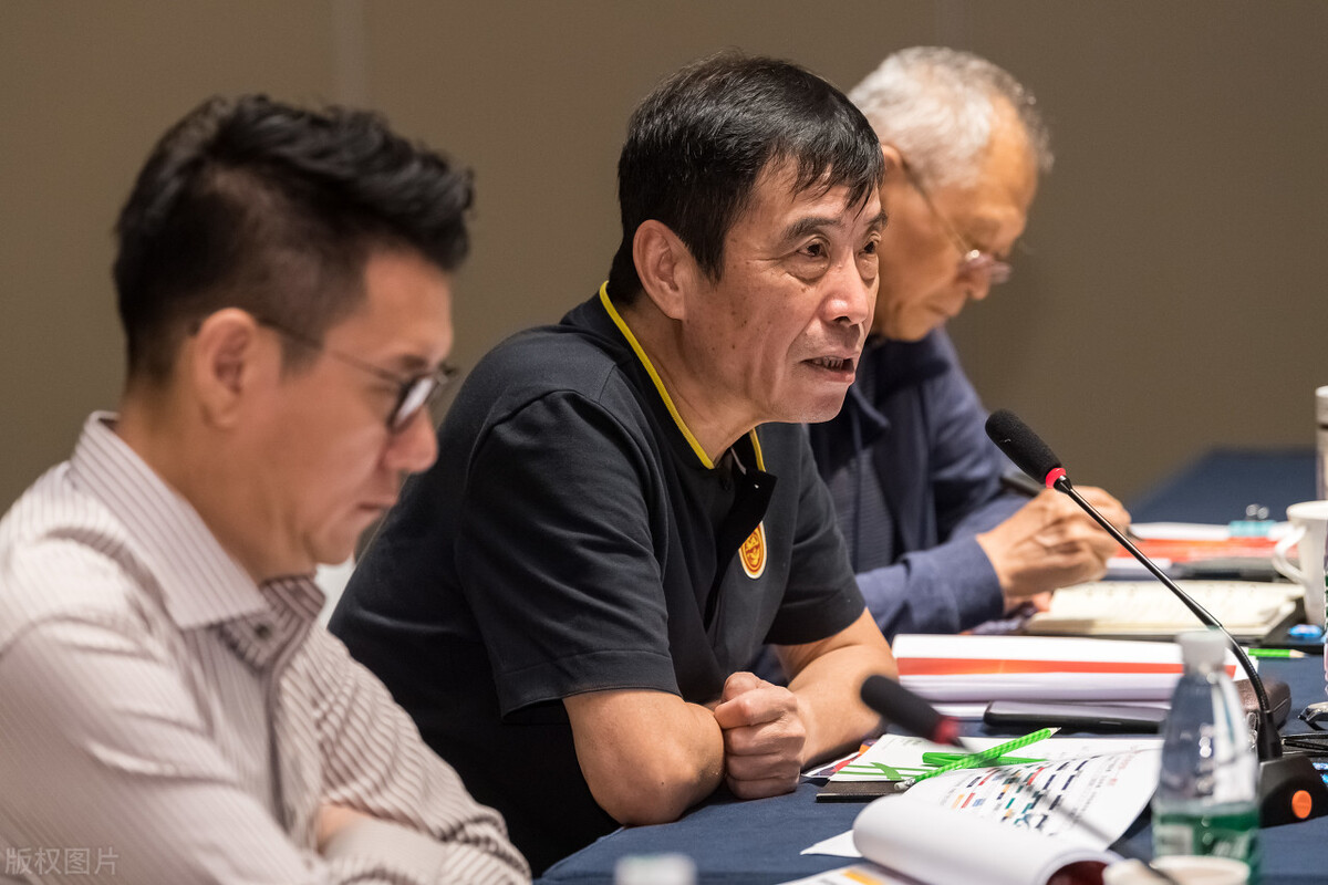 上海海港0轉會費放走阿瑙（職業聯盟下月將選出理事候選人 海港不與阿瑙續約：離隊需付轉會費）
