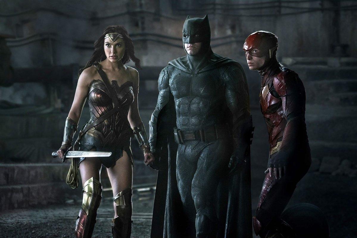 《正义联盟》曝光三部曲剧情，超人黑化，闪电侠、蝙蝠侠穿越时空
